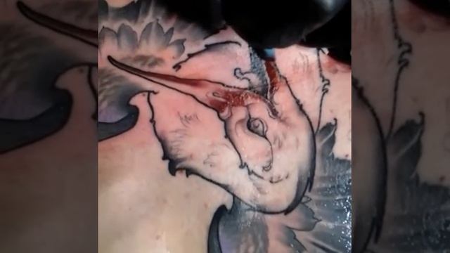 Процес нанесения татуировки от Егора Куликова смотреть онлайн