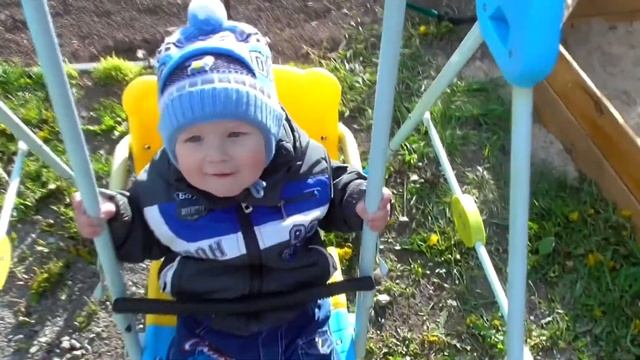 Красивые качели и чудное веселье!!!Детская площадка во дворе!!! смотреть онлайн