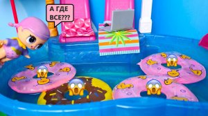 ПРЫГНУЛИ В БАССЕЙН И ИСЧЕЗЛИ!??? Куклы ЛОЛ сюрприз МУЛЬТИКИ Даринелка