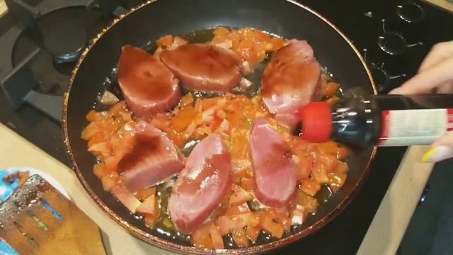 Очень сочный тунец с помидорами смотреть онлайн