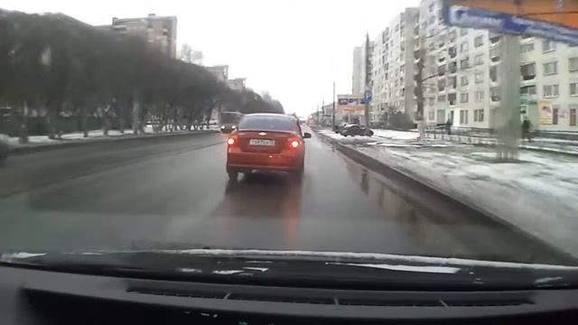 Вологда, таксист на шевроле не умеет пользоваться поворотниками. смотреть онлайн