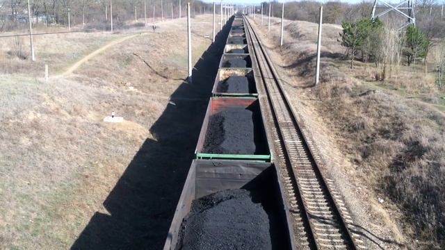 Тепловоз 2ТЭ10М-2832 (УЗ) с грузовым поездом ! Звук дизеля 10Д100