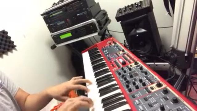 Roland 9 Foot Grand Piano VS Nord Royal Grand 3D смотреть онлайн