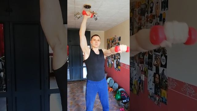Тренировка с гантелями дома, плечи будут гореть смотреть онлайн