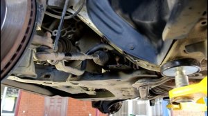 Замена передних нижних рычагов на Ниссан Х трейл 2014 года Nissan X TRAIL