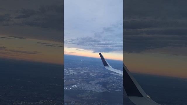 Beautiful evening approach into New York LaGuardia airport. MSP ➡️ LGA. смотреть онлайн
