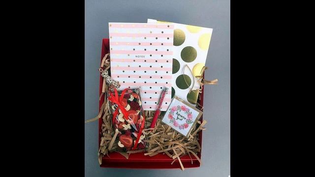 Что подарить девушке на работе смотреть онлайн