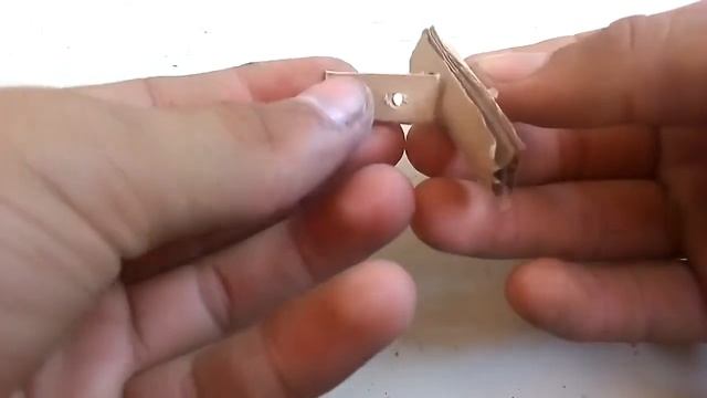 КАК СДЕЛАТЬ МЫШЕЛОВКУ ИЗ КАРТОНА? смотреть онлайн
