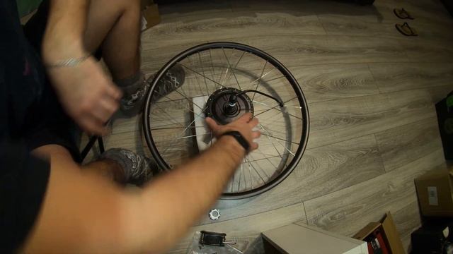 Спицуем мотор-колесо в два креста