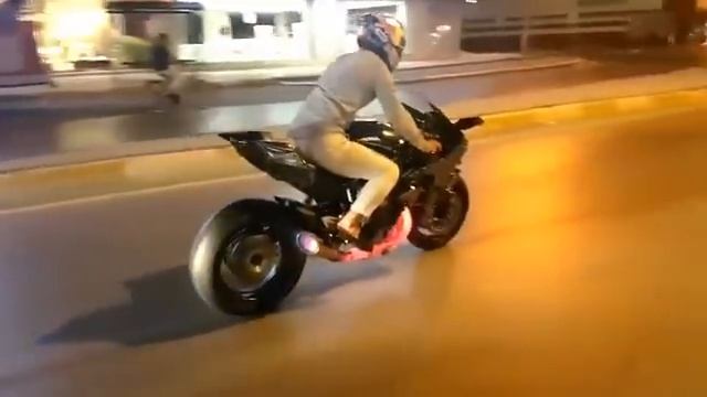 KENAN SOFUOĞLU KAWASAKİ H2R İLE LASTİK YAKTI ! смотреть онлайн