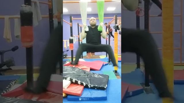 НеОбычные ПодТягивания на ПереКладине с Полотенцами в Зале ФВСА. СКК "Вместе" смотреть онлайн