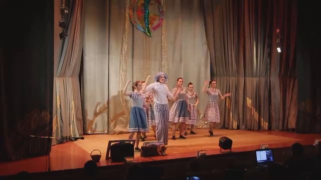 "Спектр"(ДК Центральный.рук. Осминова М.А.) - Дама сдавала багаж смотреть онлайн