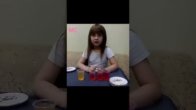 Miss Cookie делает фруктовые желейки и угадывает вкусы, смешно смотреть онлайн