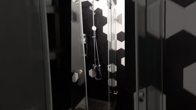 Стеклянная раздвижная душевая перегородка смотреть онлайн
