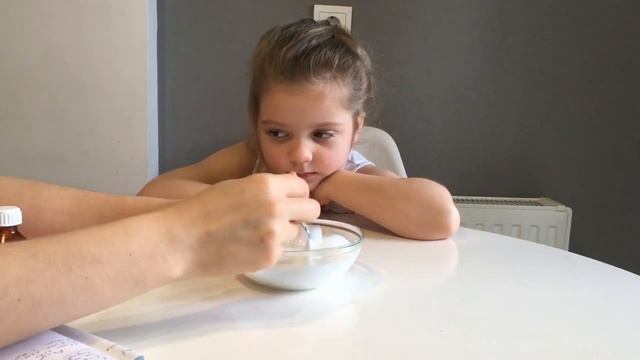 Делаем слайм из клея ПВА, соды и загустителя. Получится даже у маленького ребёнка. смотреть онлайн