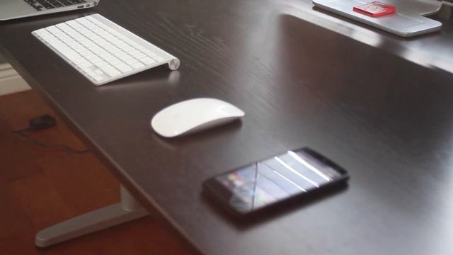 Ultimate Minimalist Desktour - Mac Mini & Macbook Air 2014! смотреть онлайн
