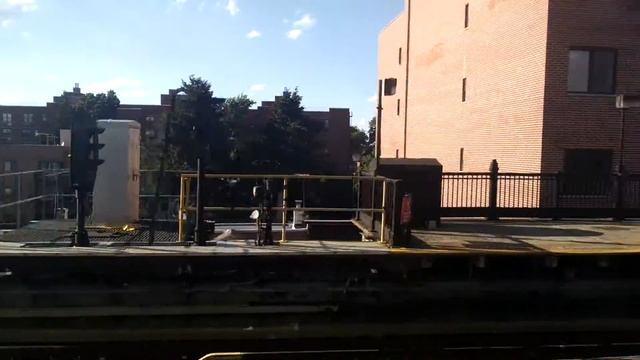 Вид на Квинс из наземного метро смотреть онлайн