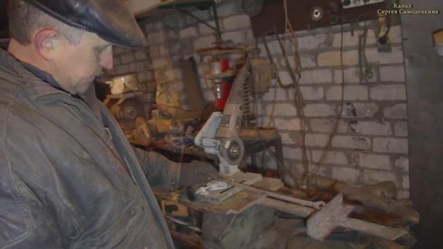 В гараже. Приспособа для отрезания болгаркой, ровных одинаковых трубок. Своими руками смотреть онлайн