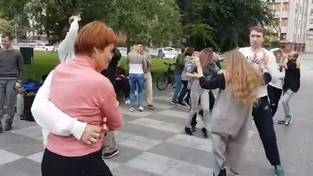ТАНЦУЮЩИЙ ХАРЬКОВ ❤СЕНТЯБРЬ 2022❤??? смотреть онлайн