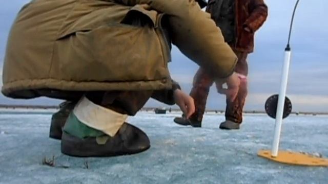 С жерлицами по последнему льду. (озеро Смолино,апрель 2022) смотреть онлайн