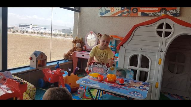 Милана и Тони домашние игры Забавные истории смотреть онлайн