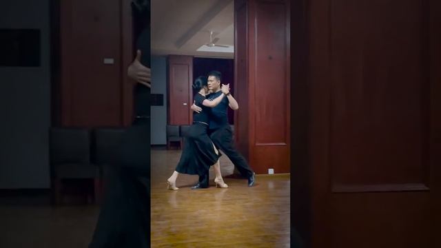 Argentina Tango Walk Practise #argentinetango #tangodancers #tangoperformance смотреть онлайн