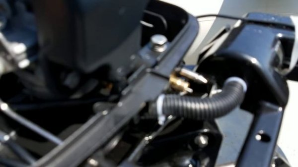 Tohatsu 9.8 vs Гладиатор 9.8 сравнение двух моторов