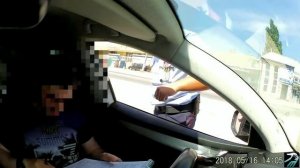 ВОДИТЕЛЬ СТАВИТ НА МЕСТО ИНСПЕКТОРОВ ДПС НА КАВКАЗЕ