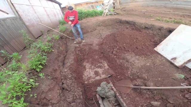 Копаю яму для поролона. Строю спортивную площадку. смотреть онлайн