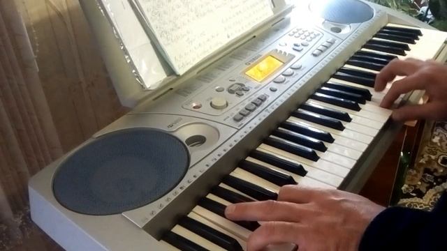 Игра на синтезаторе. "Галина" Учусь играть. смотреть онлайн