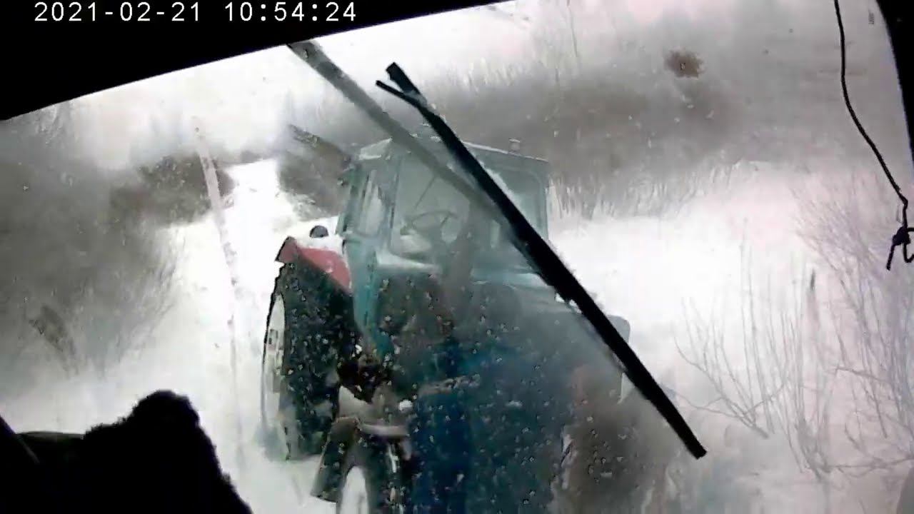 ДТ 75 ТОПЧЕТ ДОРОГУ.Подбирая подбитый МТЗ!ДТ 75 РУЛИТ! смотреть онлайн