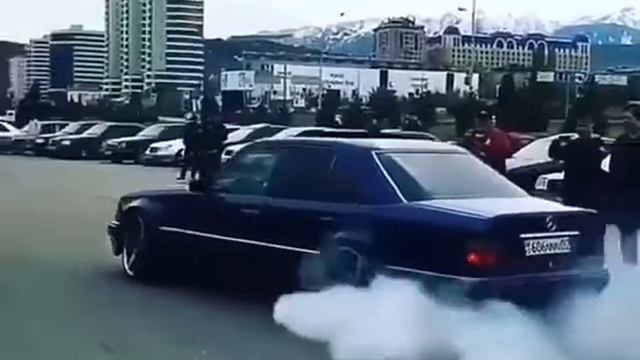 Мерсадес W124 e55 смотреть онлайн