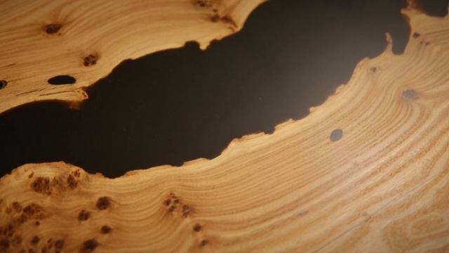 Журнальный стол-река из слэба среднеазиатского карагача с заливкой чёрной эпоксидной смолой смотреть онлайн