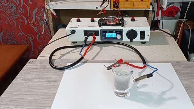 Из соды и припоя аккумулятор. Простейшая сборка :) смотреть онлайн