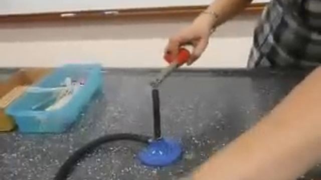 Video - Lighting a Bunsen Burner смотреть онлайн