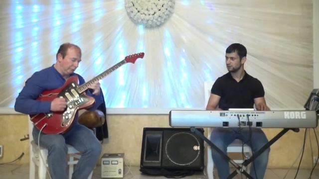 РУСЛАН соло на гитаре и АЛТАЙ - Живая музыка (ROMASTUDIO) смотреть онлайн