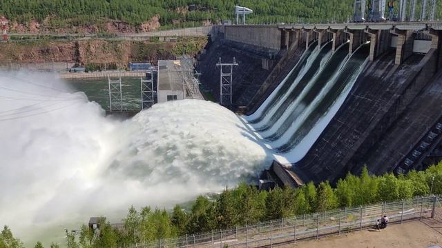 Сброс воды на Красноярской ГЭС пока не будут наращивать: 7 тысяч кубометров в секунду достаточно смотреть онлайн