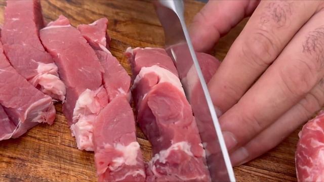 Der Berühmteste Traditionelle Ungarische Eintopf, Ein Gericht Aus Rindfleisch Und Zwiebeln.