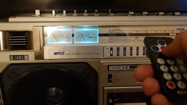 RGB подсветка стрелочных индикаторов Diatone JR-711 управление пультом на микроконтроллере LG8F328P смотреть онлайн