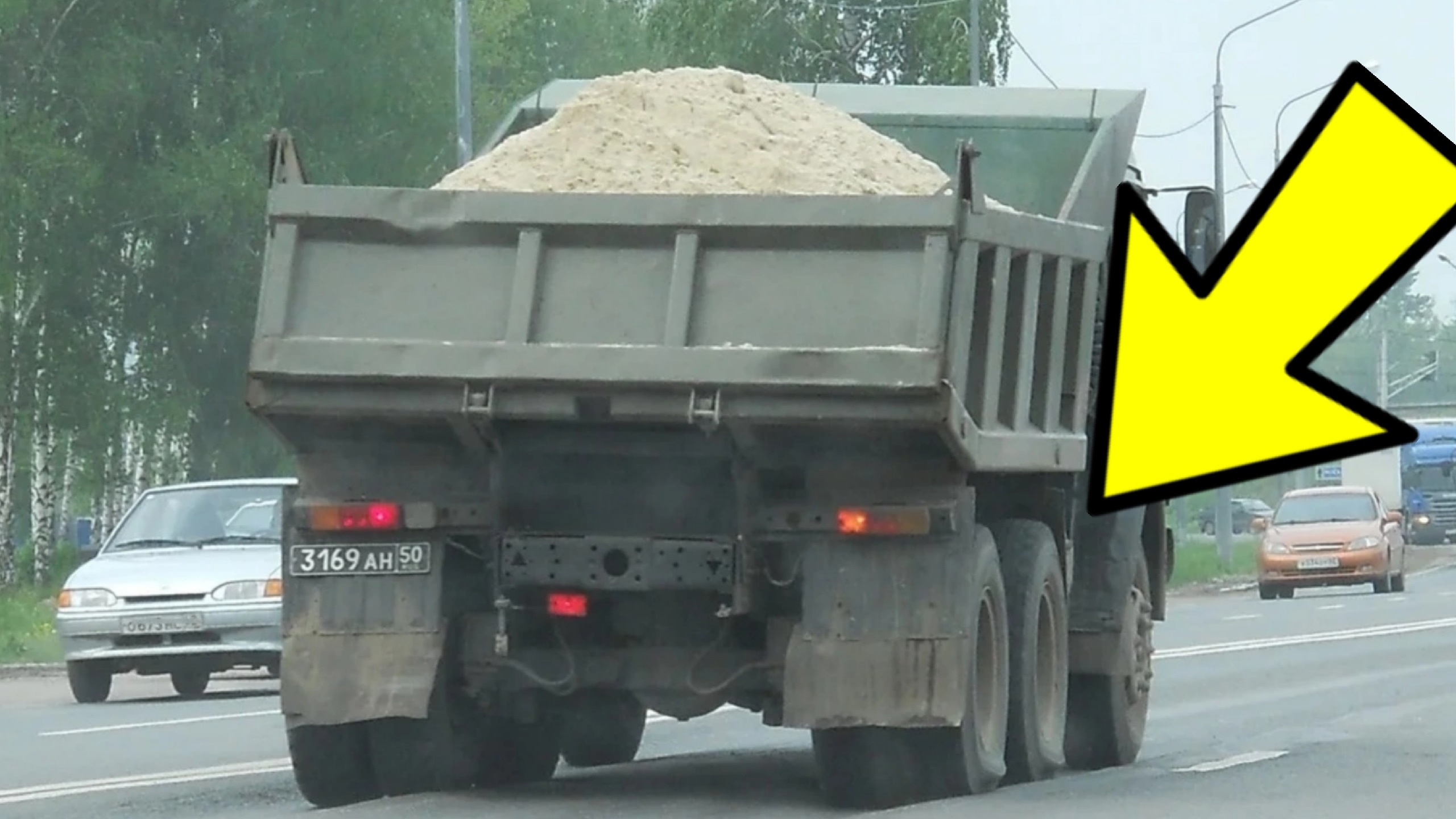 Почему задние колеса грузовиков СССР «рисуют восьмерку». смотреть онлайн