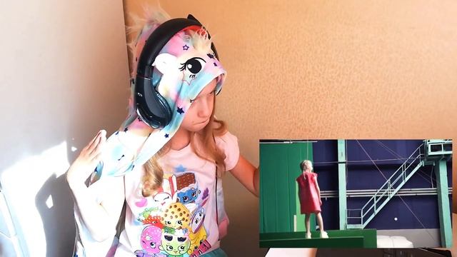 Реакция на клип от Таюшки, песня про друзей от Милана фэмили бокс смотреть онлайн