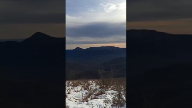 Даже море видно! Вид с горы Казачьей #гораКазачьяГеленджик #СанядругНовороcc #pohodpriroda смотреть онлайн