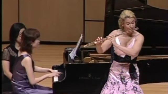 Amy Porter, flute - Burton Sonatina mvt. 2 смотреть онлайн