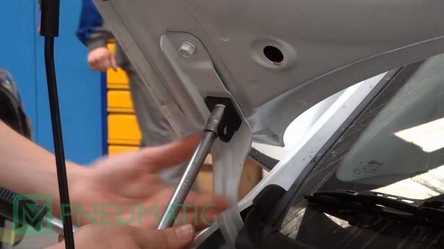 Установка амортизаторов (упоров) капота для Hyundai Solaris 2017- (арт. KU-HY-SL02-00) от upory.ru смотреть онлайн