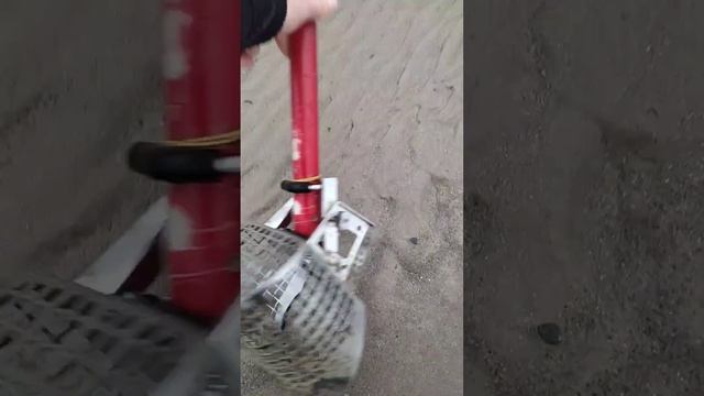 Поиск золотых царских камней на Юрмальском пляжу смотреть онлайн