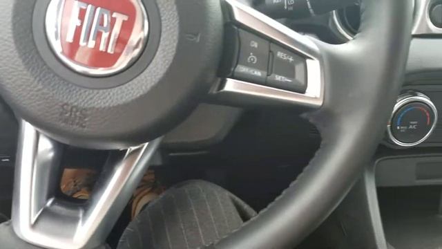 Silver Fiat 124 Spider смотреть онлайн