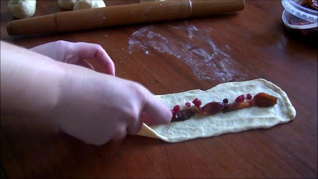Торт " Монастырская изба " (Дрова под снегом) со сливой и красной смородиной cake "Monastic hut" смотреть онлайн