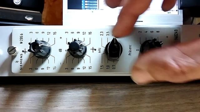SIEMENS SITRAL W295b Discrete Equalizer смотреть онлайн