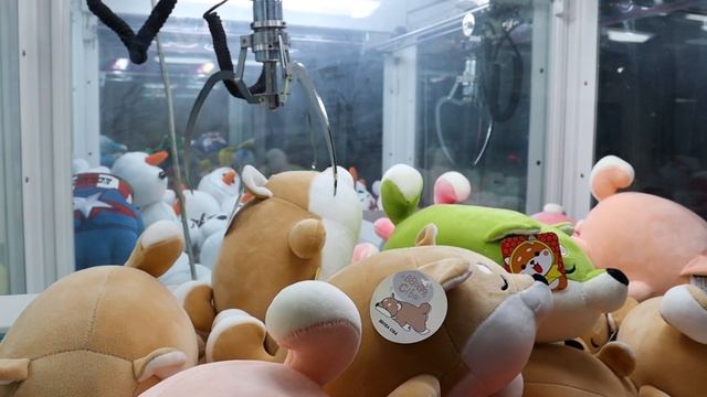초대형 인형뽑기.Игровые автоматы в Корее. Вытаскиваем огромную игрушку смотреть онлайн