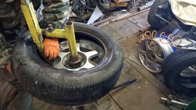 шиномонтаж. пришло тепло меняем валенки на шлепки. смотреть онлайн